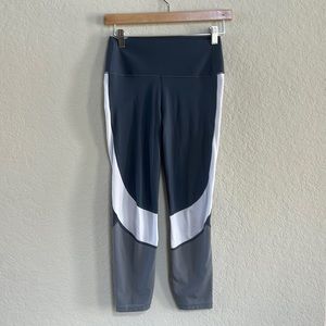 Gap Fit Sculpt Compression Capri Leggings Size Small Gray